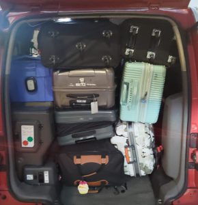 機場大的士預約邊間放好多行李